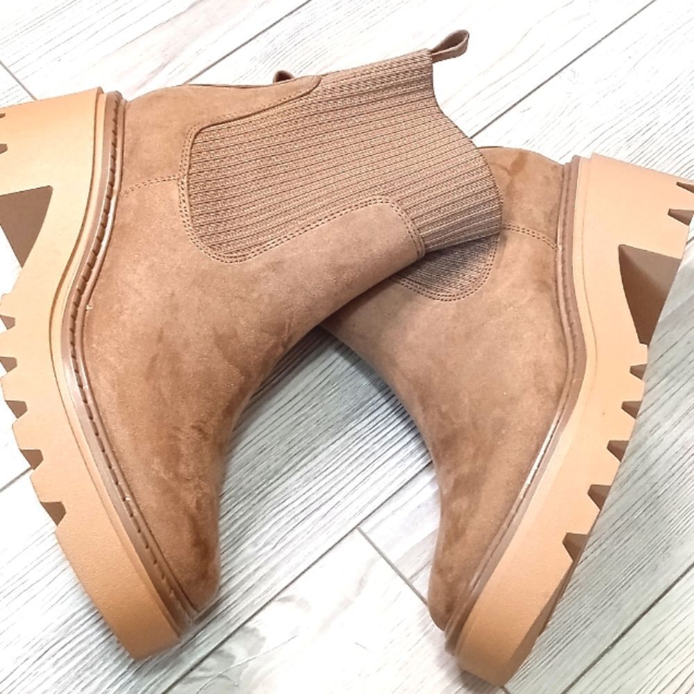 (S-3853)  Universal Thread Boots  Sz 9